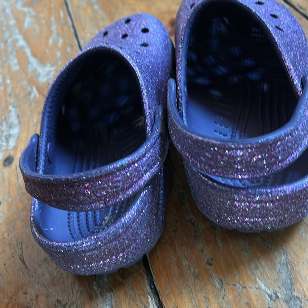 Kids Size J1 Crocs - Picture 2 of 4